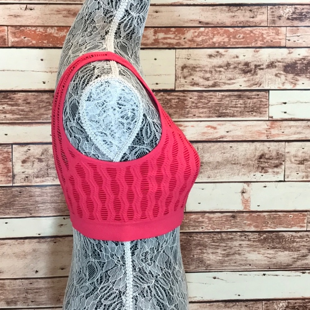 BETSY JOHNSON Women’s Performance Seamless Bra NWT - Picture 4 of 8